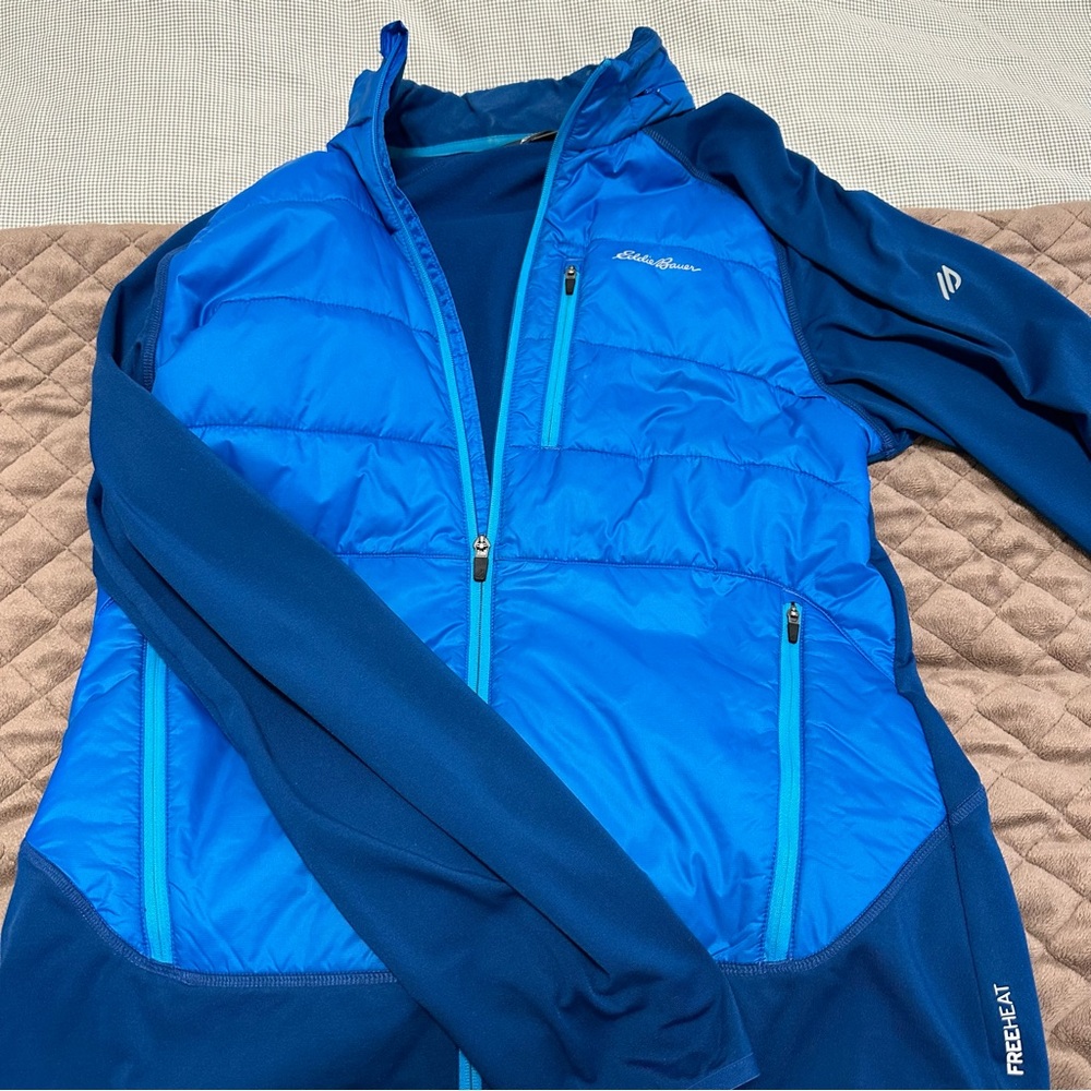 Men’s size medium light puffy! Like new Eddie Bauer blue sport jacket w/hood!